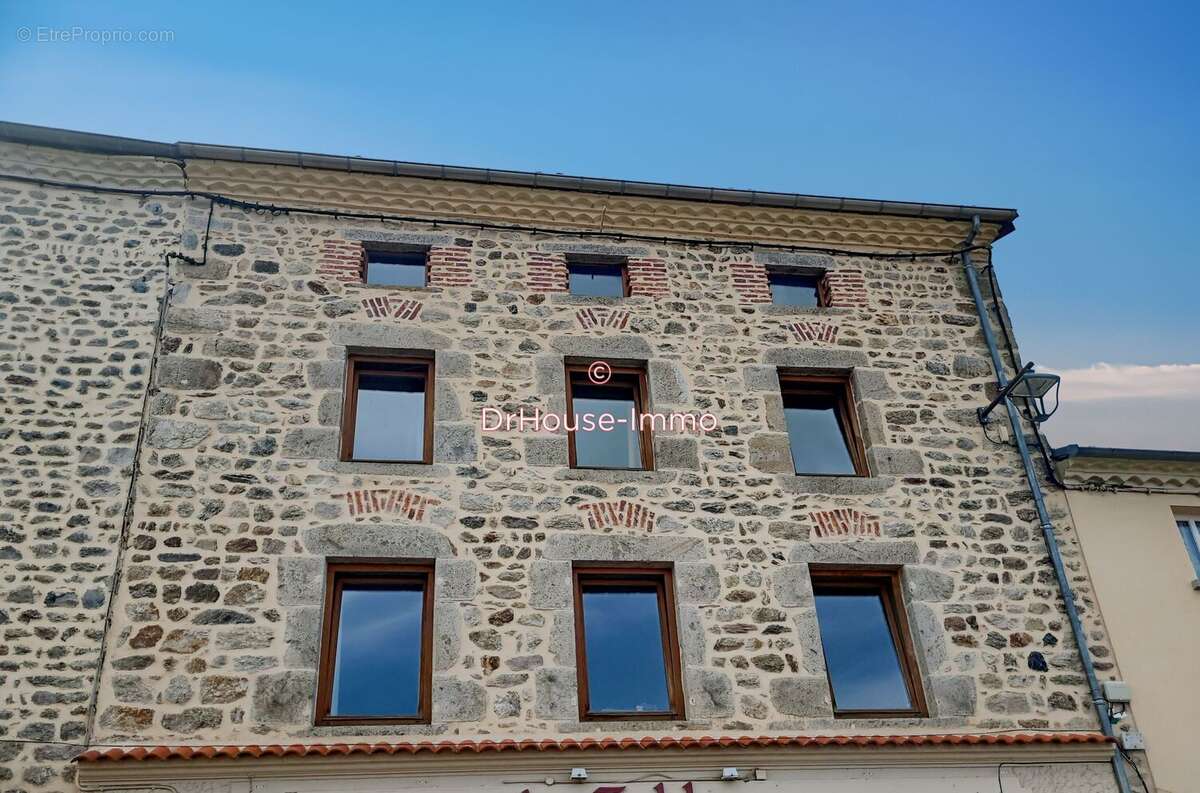 Maison à SAINT-GEORGES-EN-COUZAN