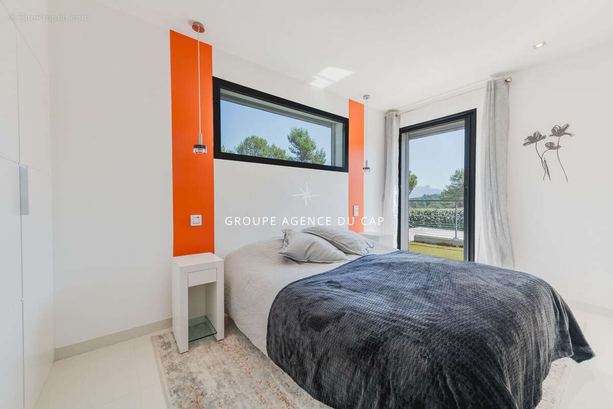 Villa contemporaine valescure  avec piscine garage et depandances - photo 15