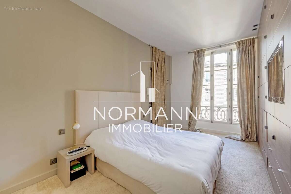 Appartement à PARIS-8E