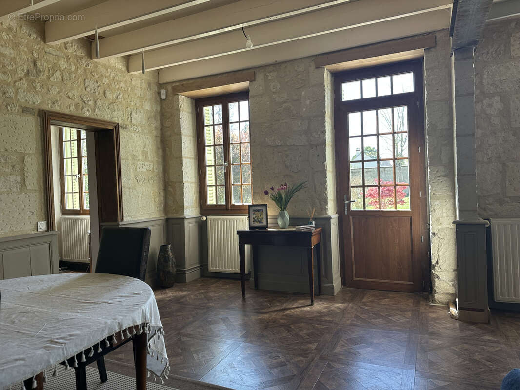 Maison à BEAUMONT-EN-VERON