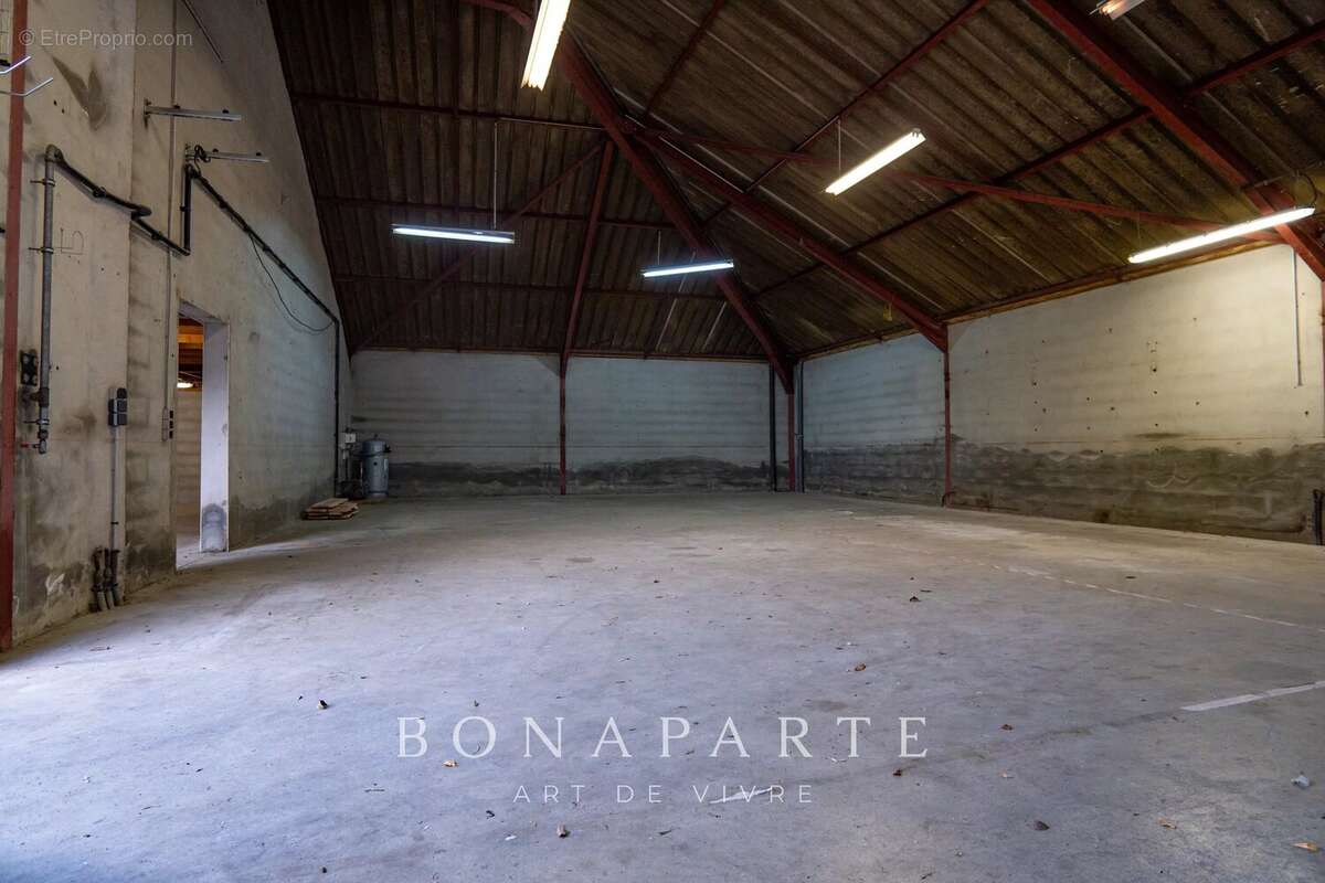 MEILLON – Locaux professionnels avec entrepôt et bureaux – 625 m² - photo 2