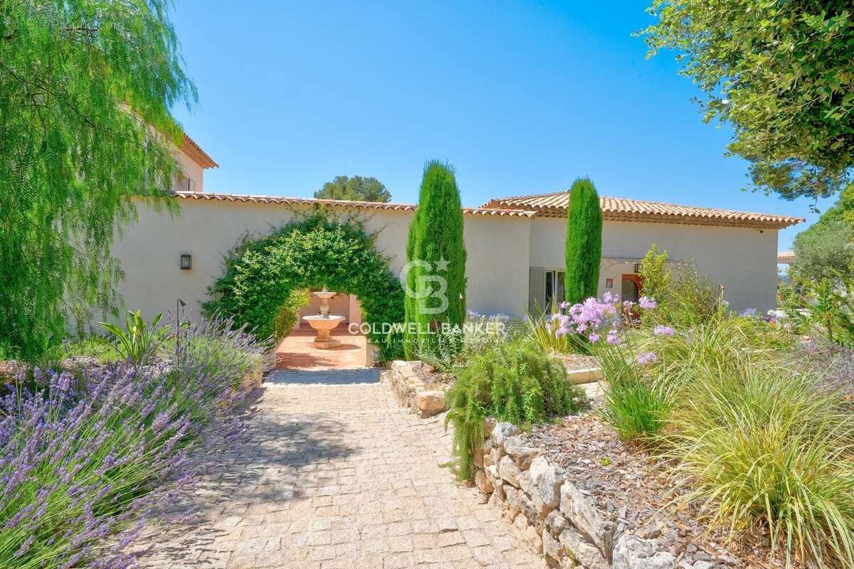 Maison à VALBONNE