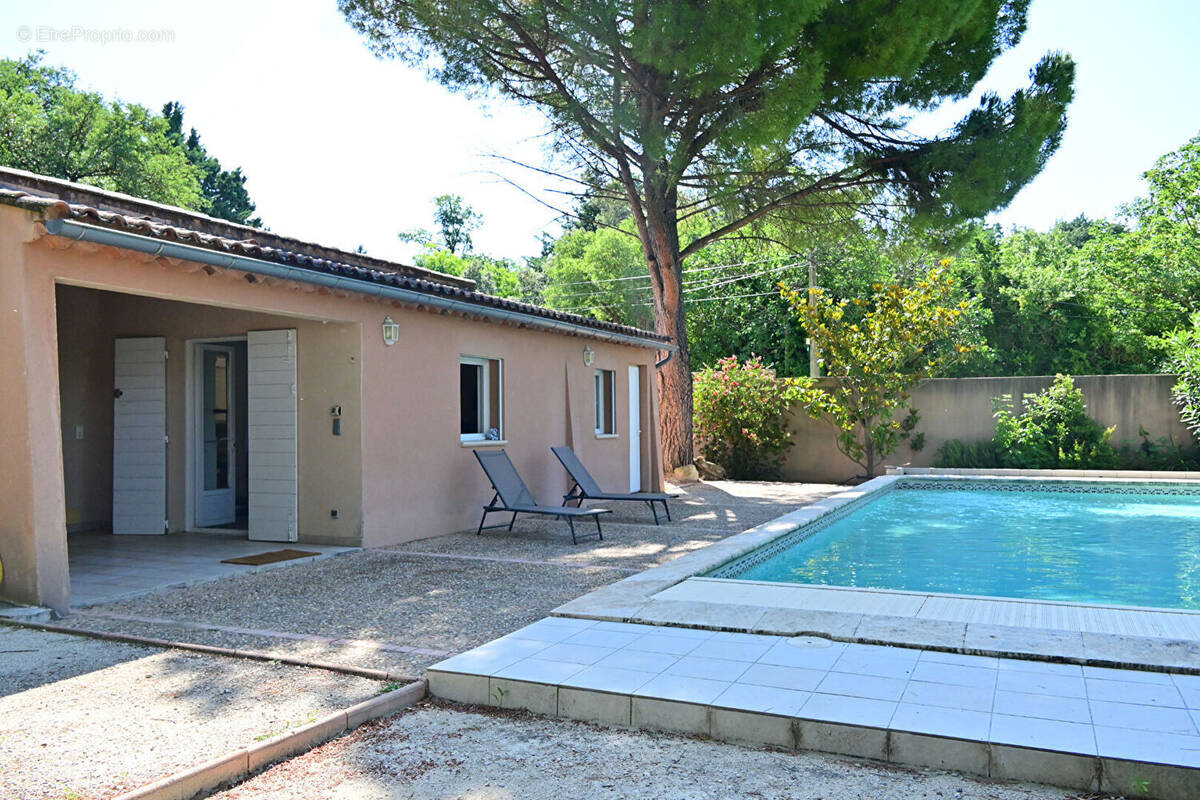 Maison à L'ISLE-SUR-LA-SORGUE