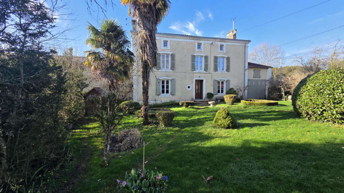 Maison à SOUVIGNE