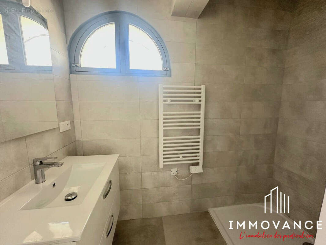 Appartement à VALERGUES