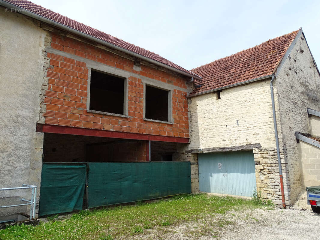 Maison à MONTIGNY-SUR-AUBE