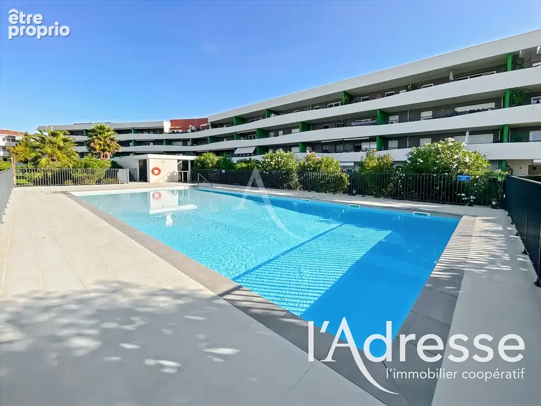 Saint-cyr-sur-mer ? t2 avec terrasse, piscine, double stationnement et cave - photo 2