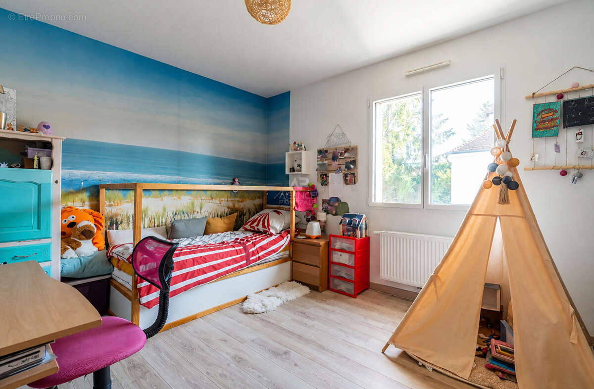 Maison récente et familiale de 160m2 au Mesnil le Roi - photo 7