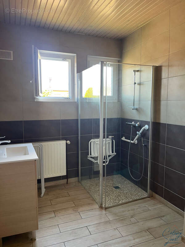 EXCLUSIF ! Lumineuse maison de type plain-pied sur 6,17 ares au calme - photo 11