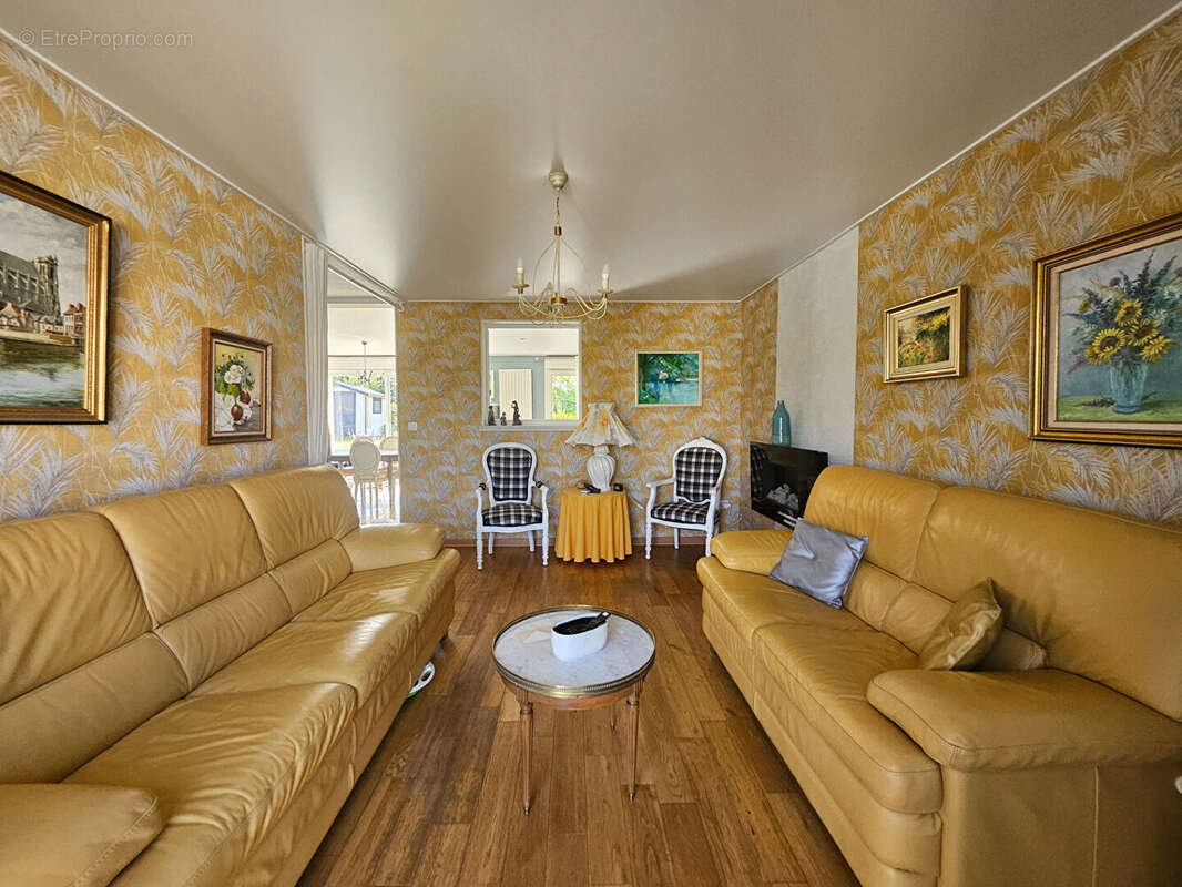 Maison d'exception à Vendre à Rivery - Un Écrin de Prestige de 200 m² - photo 4