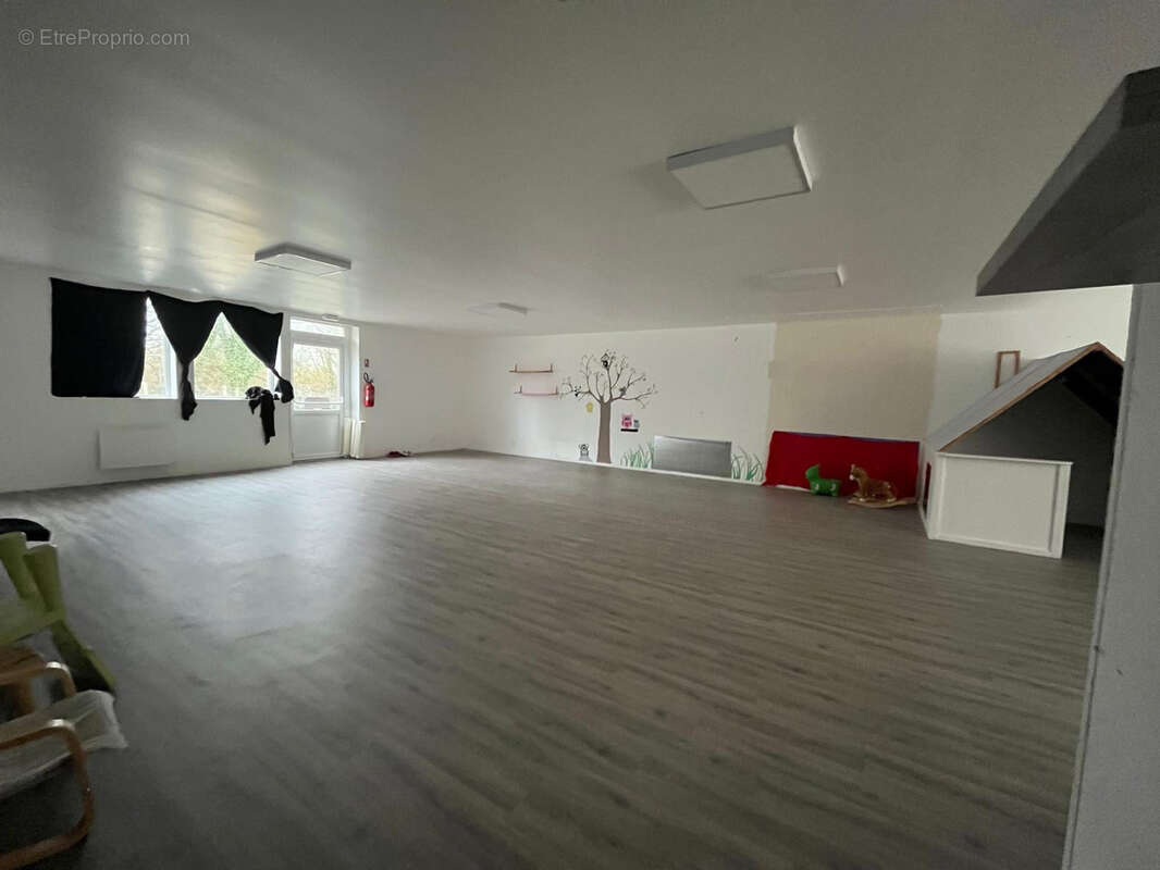 Batiment commercial - photo 6