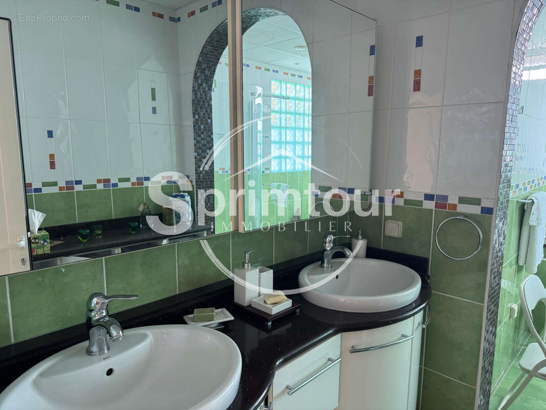 À VENDRE   BAIE-MAHAULT Villa Créole T6 avec Piscine sur Terrain de 1000 m2 - photo 23