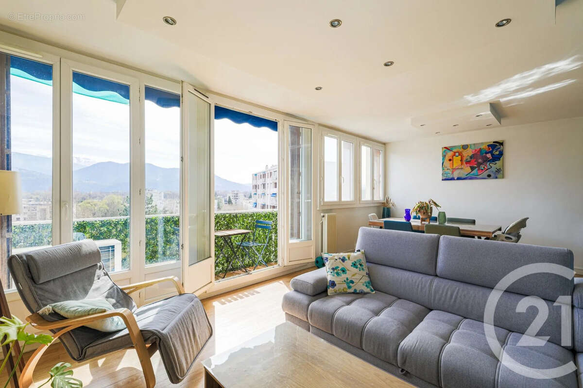 Appartement à MEYLAN