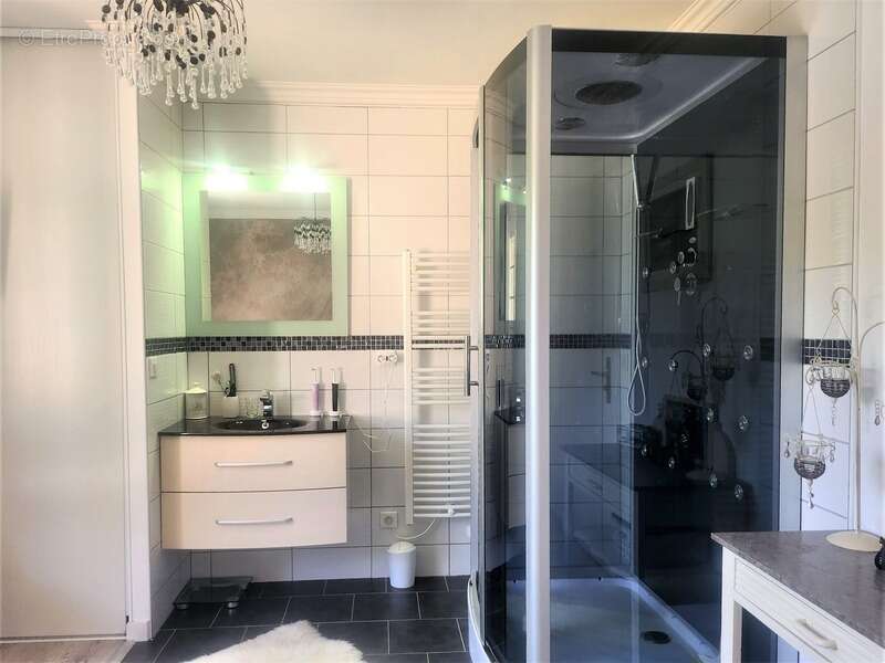 Belle Maison de plain pied avec 4 chambres et jardin arboré - à vendre - 6 pièces - ALLEZ ET CAZENEUVE (47) - photo 17