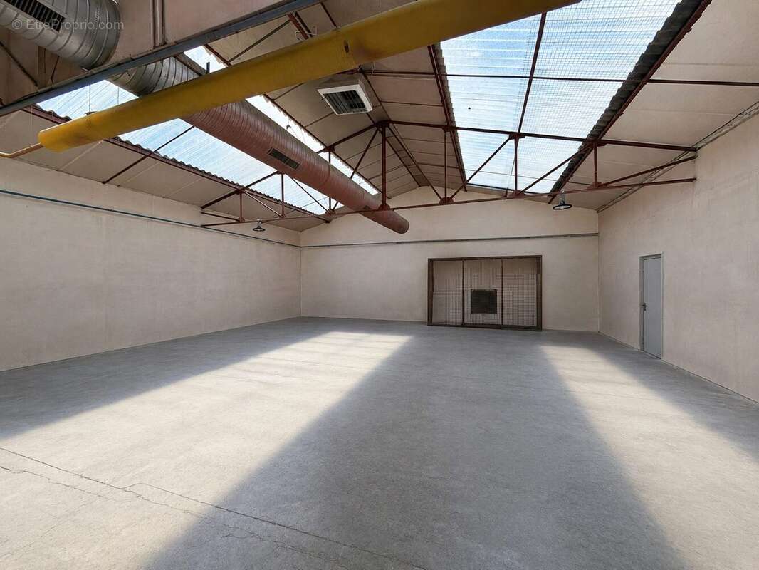 Commerce 2596 m² à Saint-Lubin-Des-Joncherets  - photo 8