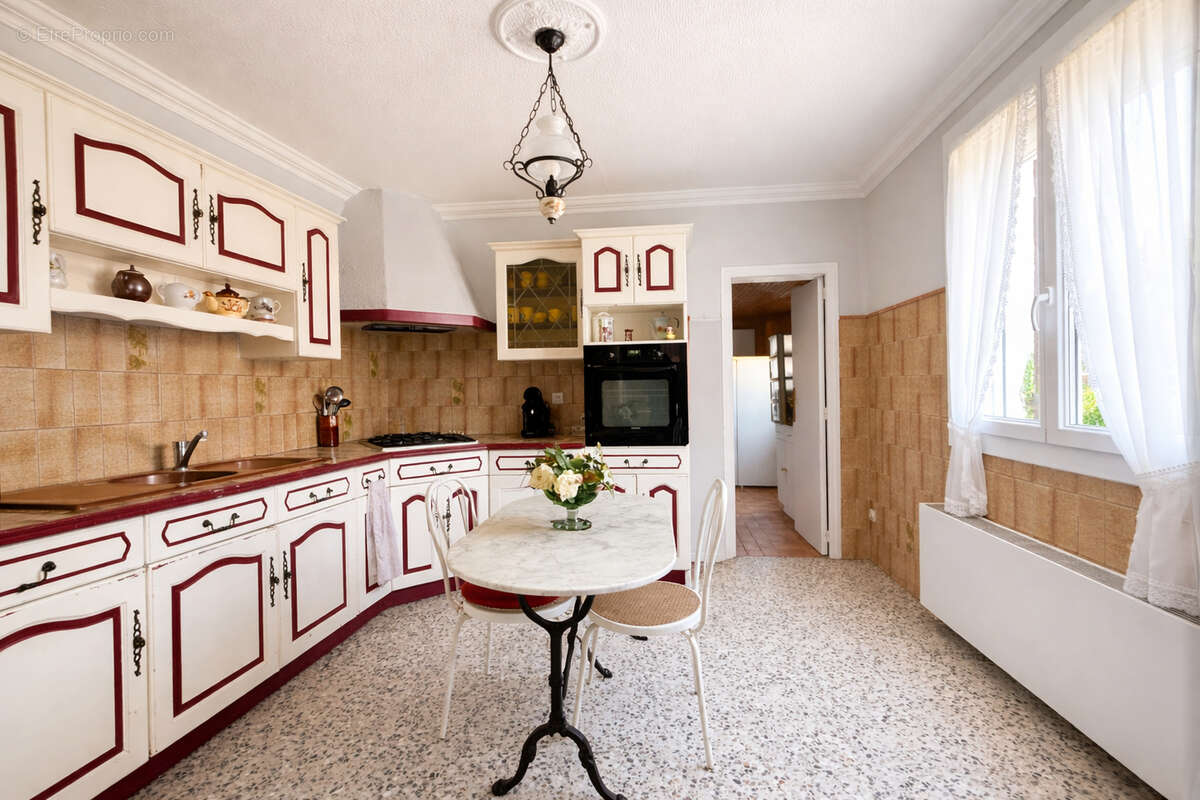 Maison de plain-pied - 93 m² - Terrain 407 m² - Environnement calme en impasse - photo 7