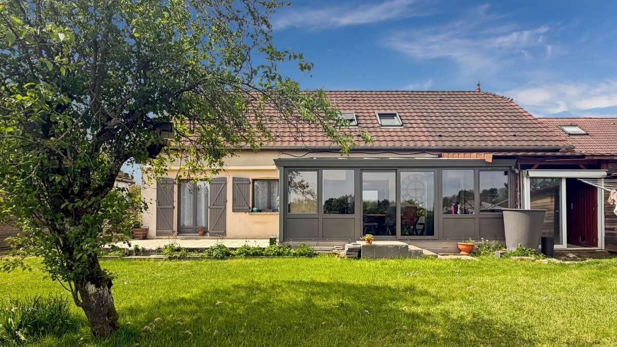 Maison individuelle à rafraîchir - photo 2