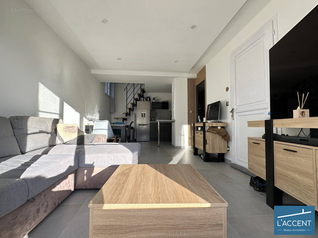 Maison à GALLARGUES-LE-MONTUEUX