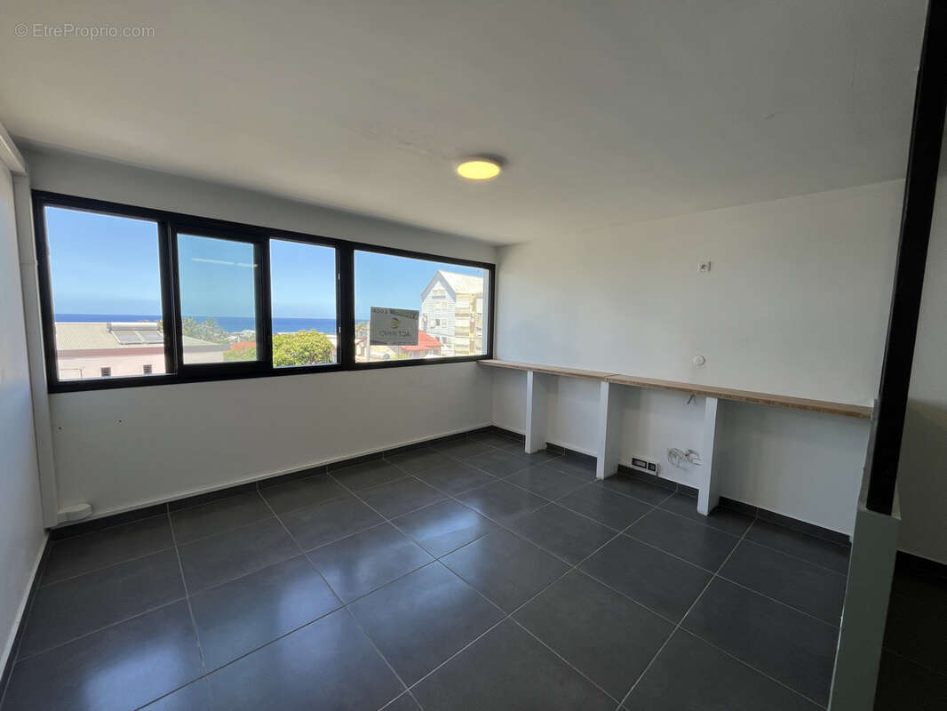 Commerce à SAINT-PIERRE