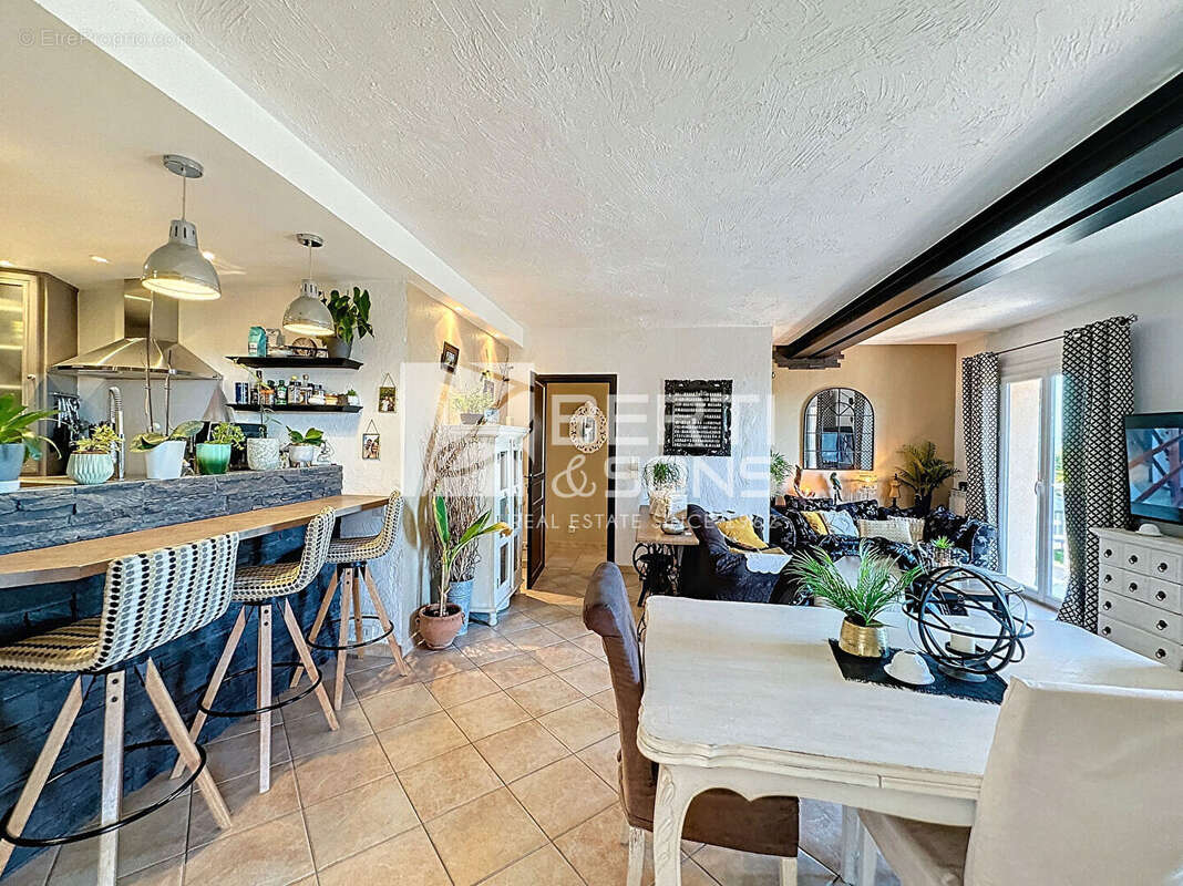 Maison à MANDELIEU-LA-NAPOULE