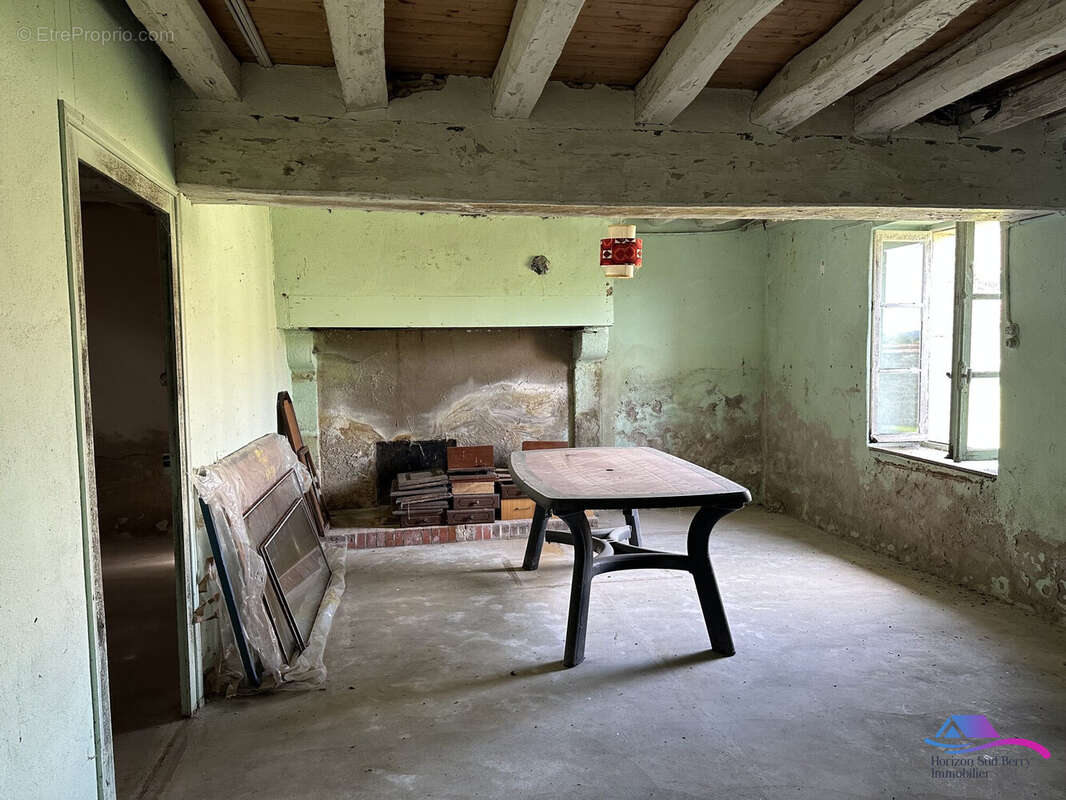 Maison Pièce 1 - Maison à VICQ-EXEMPLET