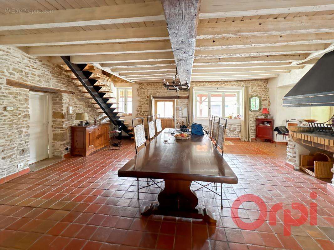 Maison à NEUILLY-EN-DUN