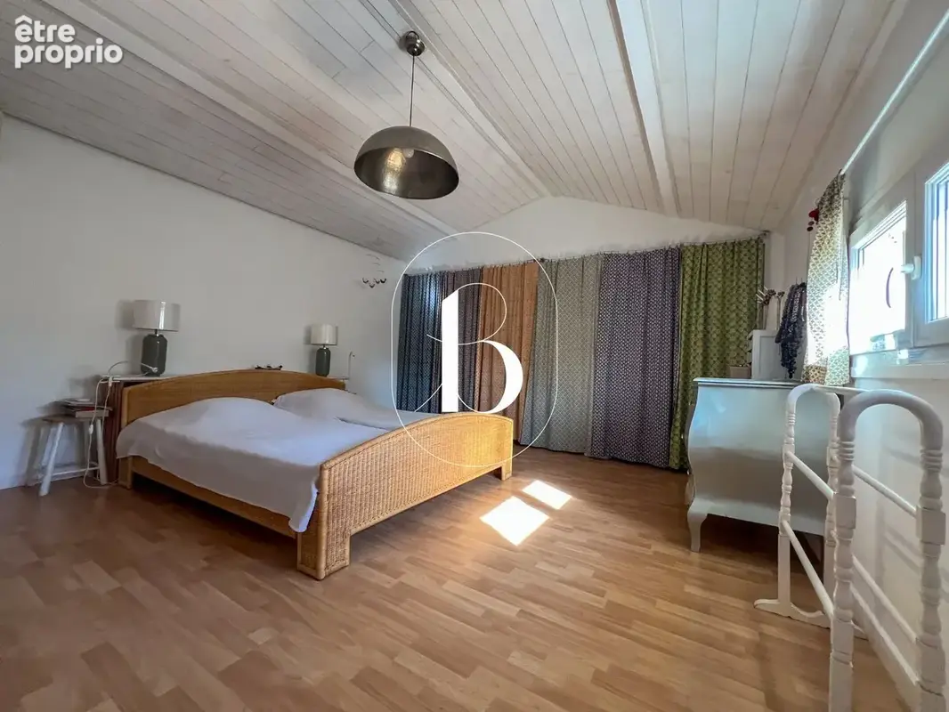 Maison sur grand terrain avec écuries - photo 8