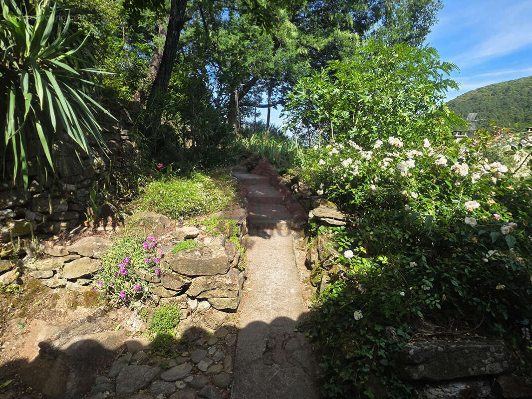 Appartement à ROBIAC-ROCHESSADOULE