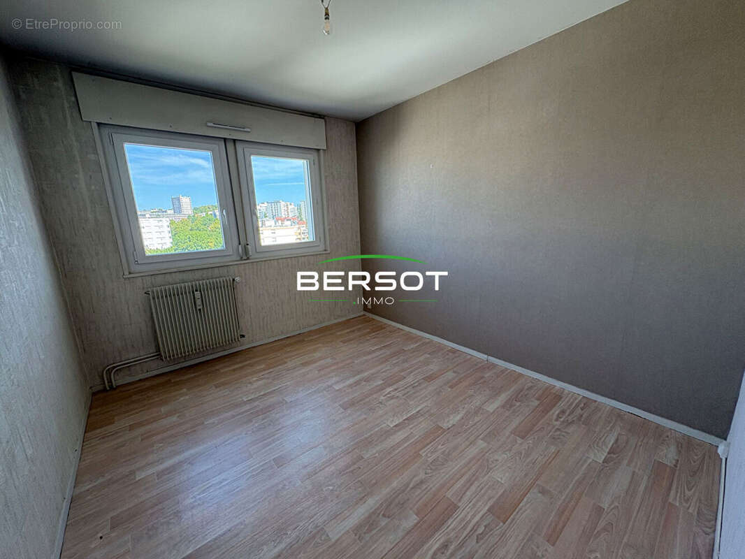 Appartement T3 avec balcon et place de parking privative - secteur Viotte - photo 7