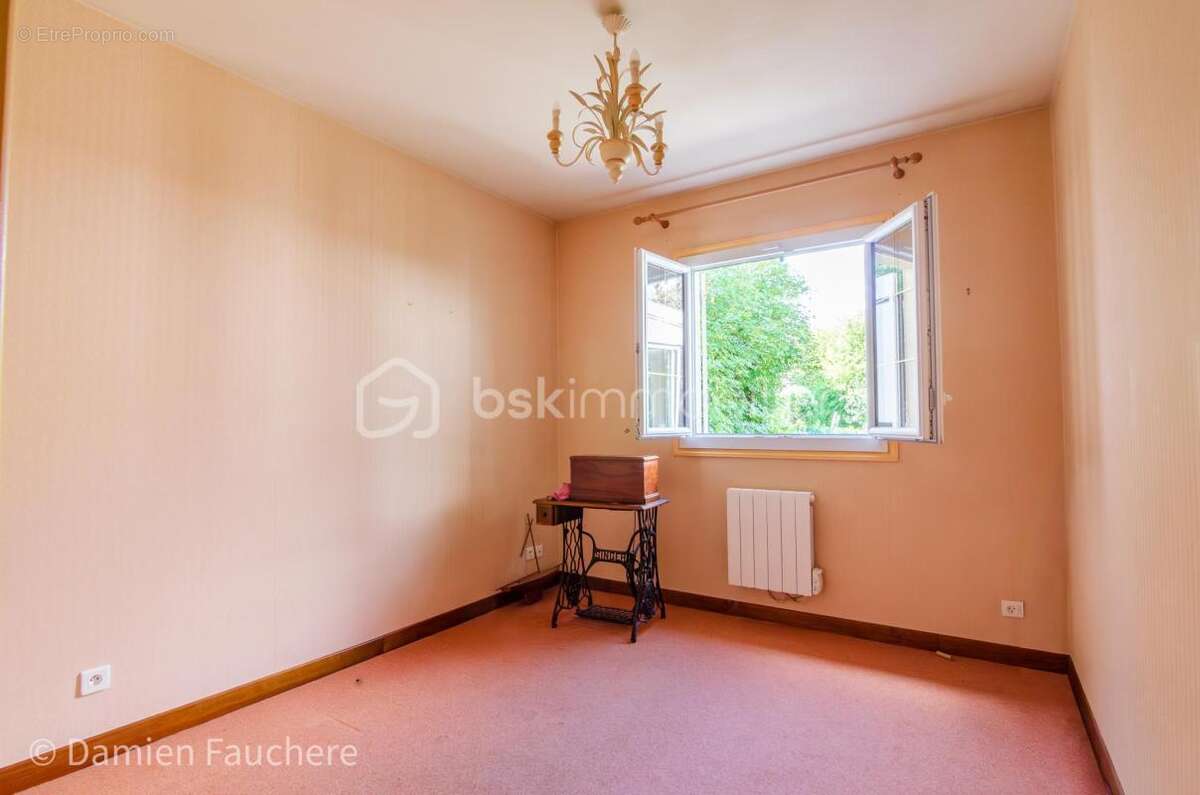 Maison à VAUX-LE-PENIL