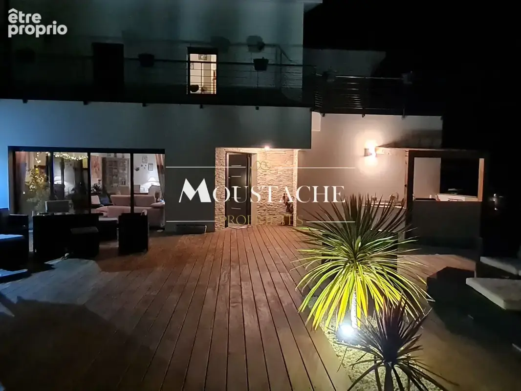 Superbe villa / maison contemporaine - avec piscine à 300m du centre-ville - - photo 9
