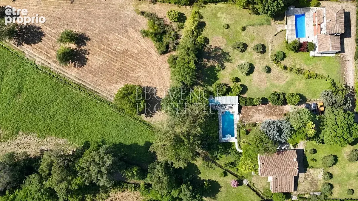 Propriété d'exception avec moulin du 19ème siècle, villa indépendante, 2 piscines sur 1,6 hectare - photo 4