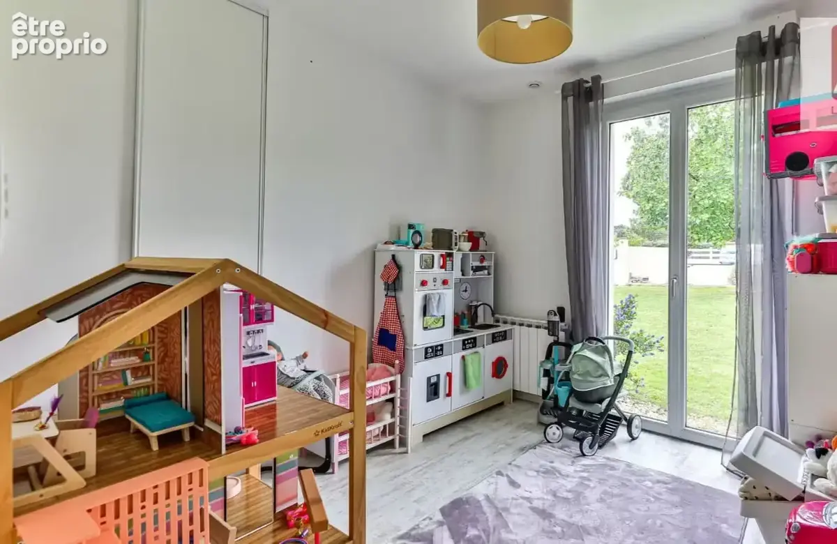 Maison de plain-pied rénovée avec piscine   5 chambres   terrain de 2 000 m2 - photo 3
