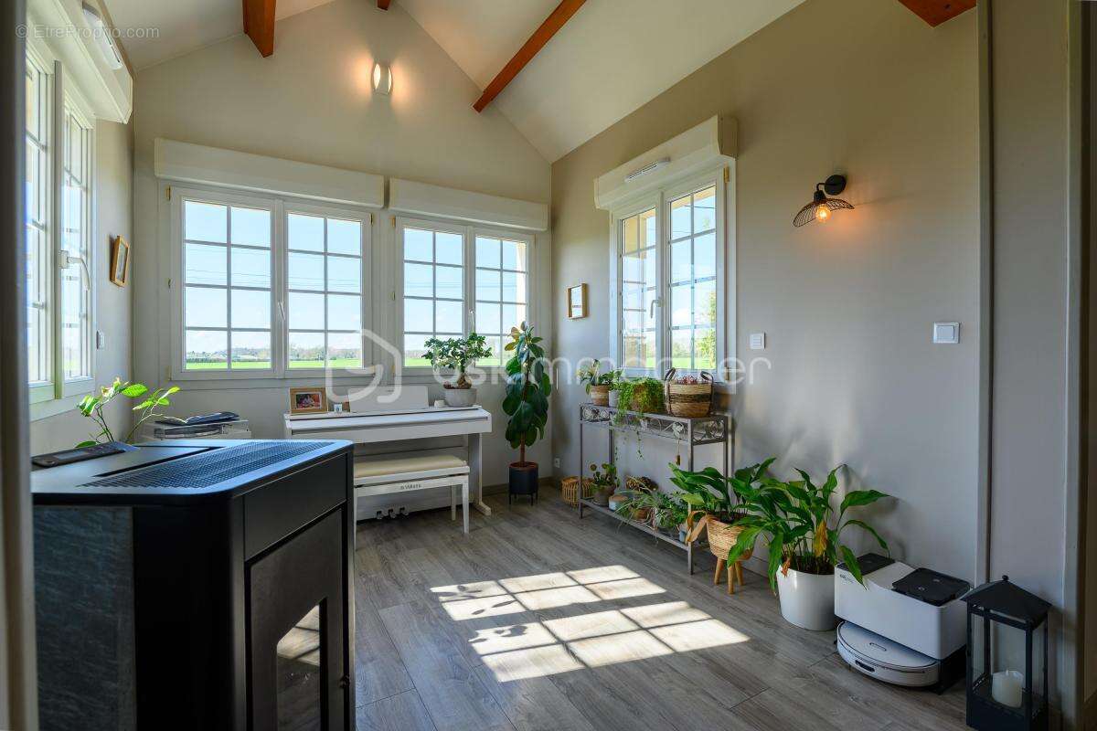 Maison à VILLENEUVE-LE-COMTE