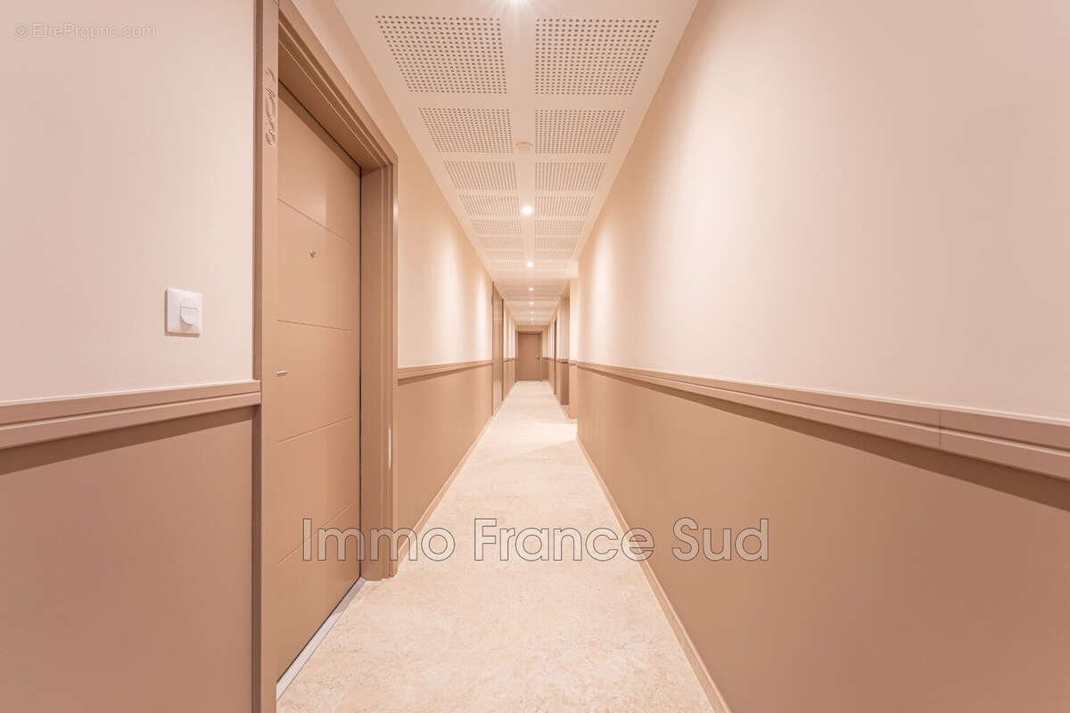 Appartement à LA GARDE-FREINET