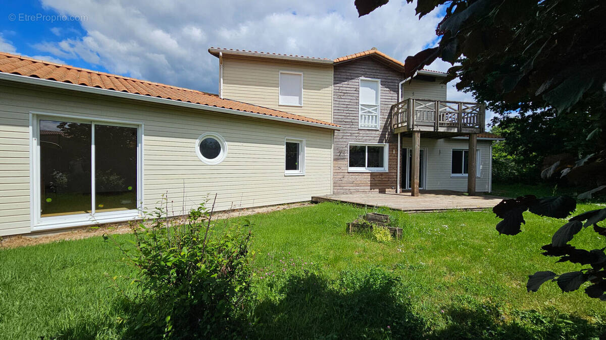 Maison à SAINT-PHILBERT-DE-GRAND-LIEU