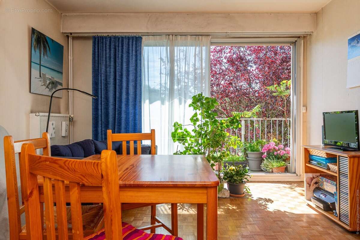 Appartement à LES PAVILLONS-SOUS-BOIS
