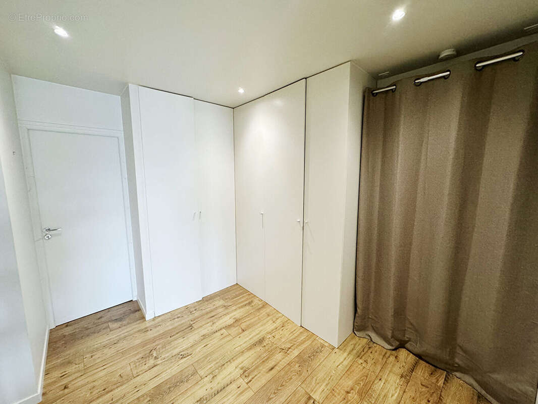 T4 de 91m2 rénové, plein centre - photo 11