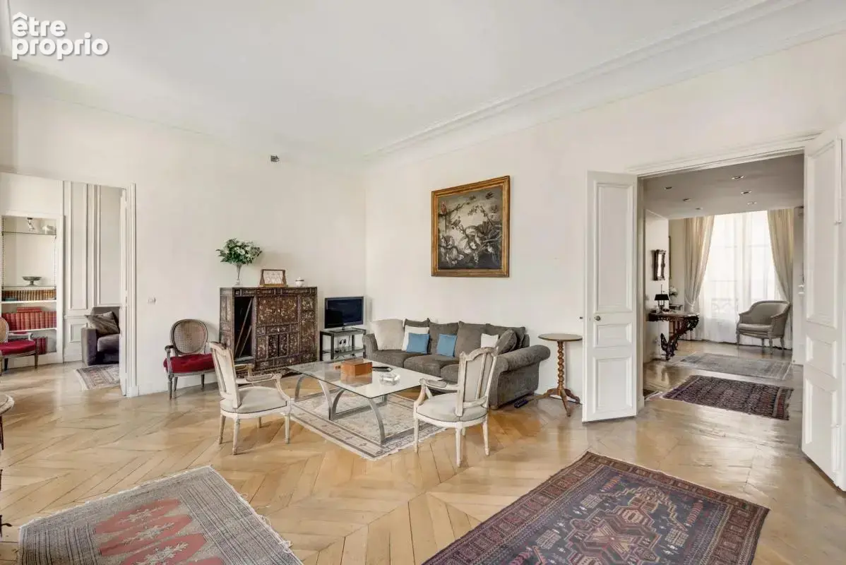 Appartement de 5 pièces de 119 m² situé à Paris - photo 4