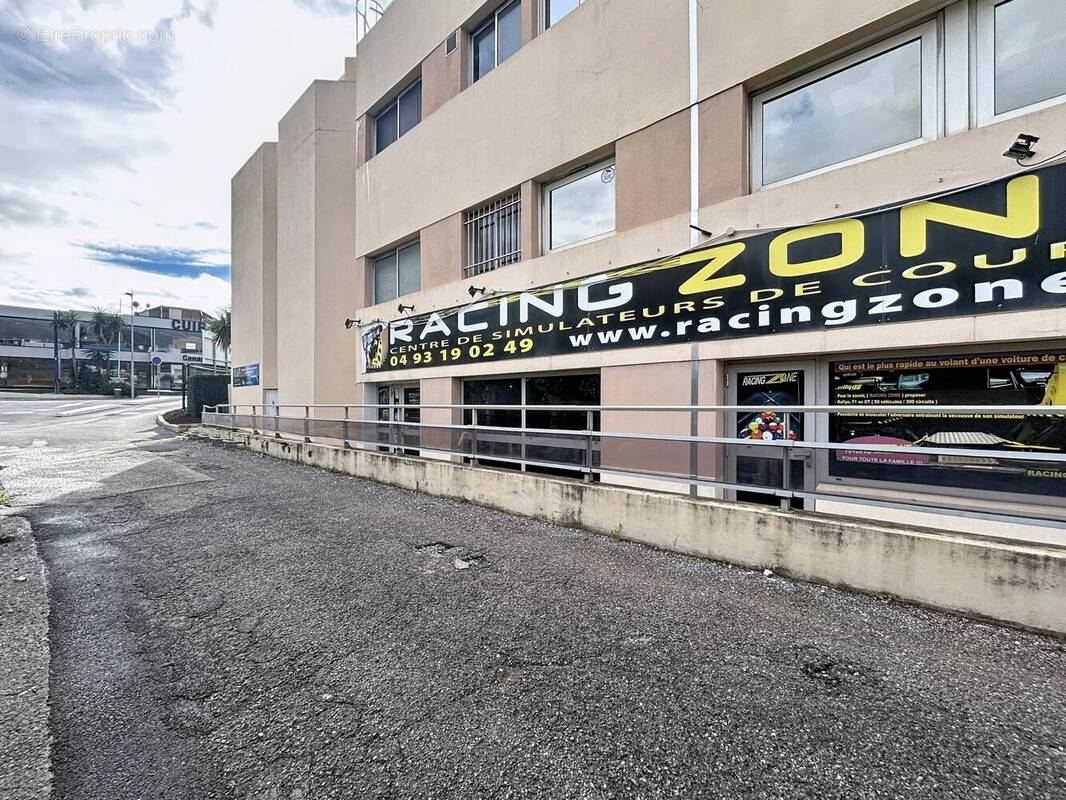Commerce à SAINT-LAURENT-DU-VAR