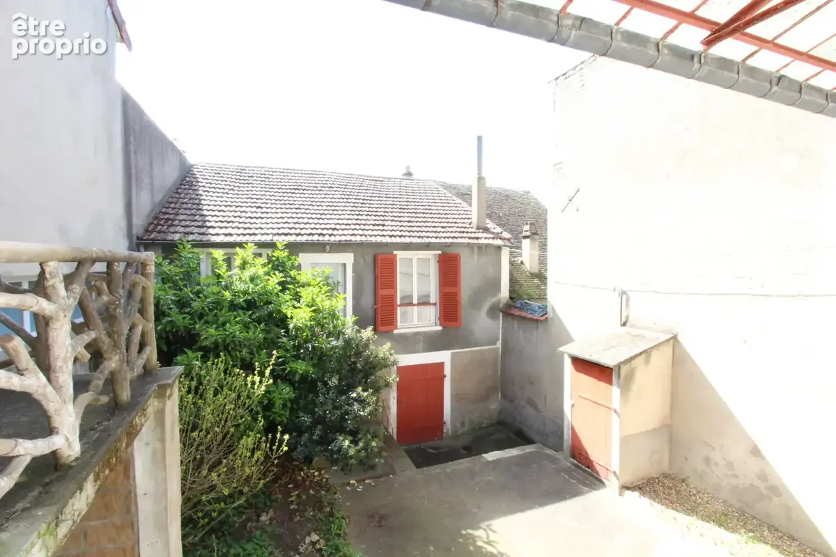 Idéal sans entretien, maison centre-ville avec cour et deux garages - photo 7