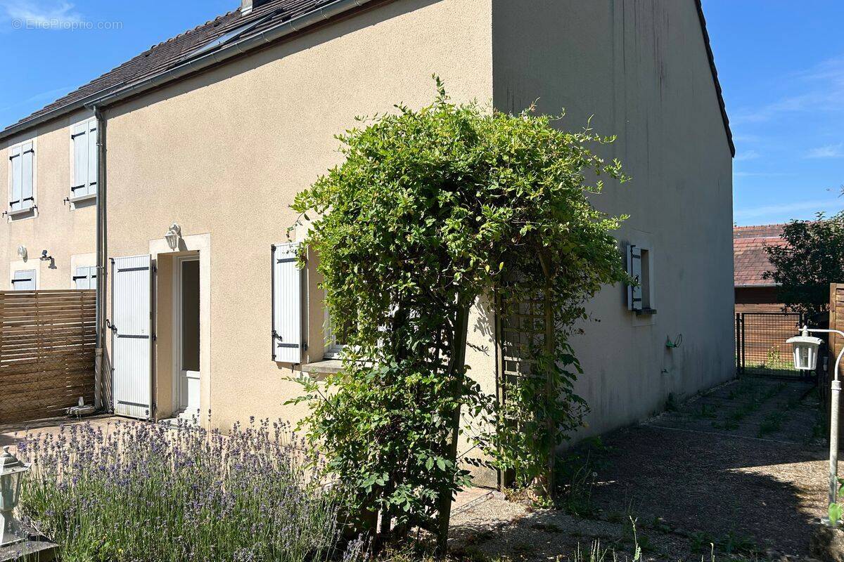 Maison à TOUCY