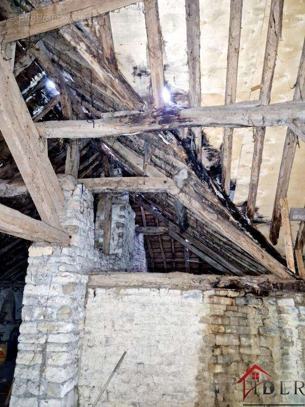 Maison à MONTIGNY-LES-CHERLIEU