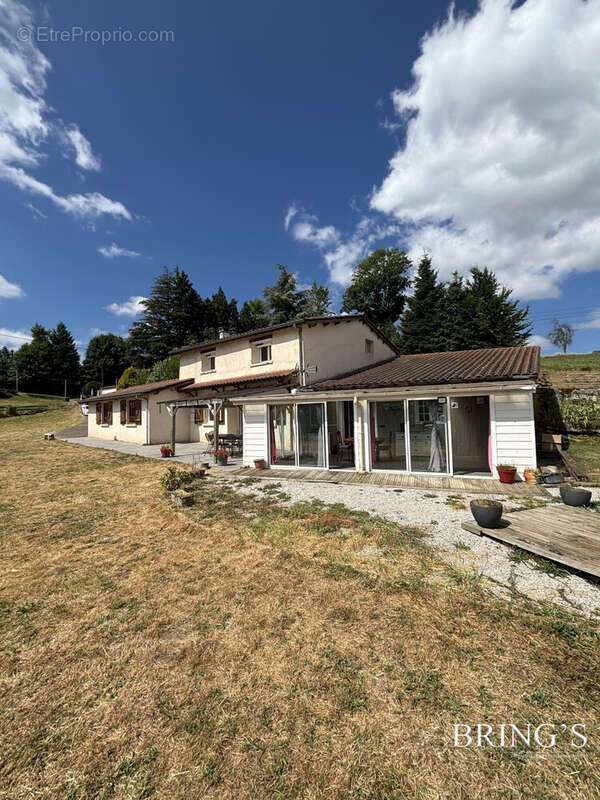 Maison à SAINT-ROMAIN-LES-ATHEUX