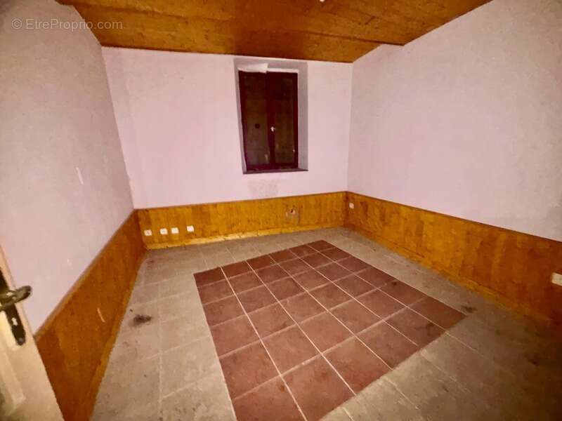 Appartement à LARRAZET