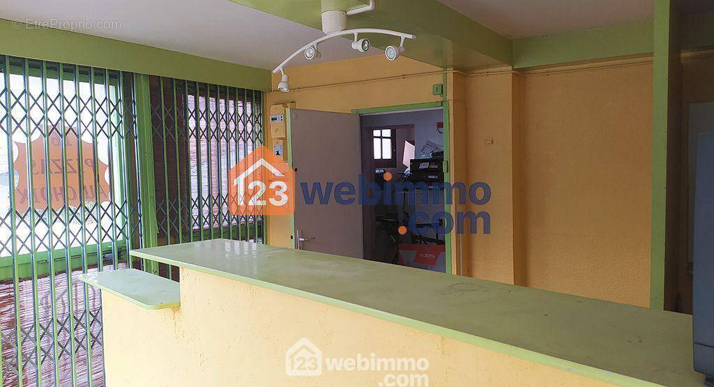 Commerce à SAINTES-MARIES-DE-LA-MER