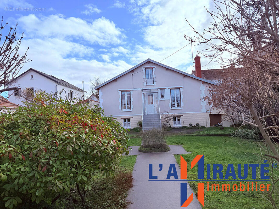 Maison à SARTROUVILLE