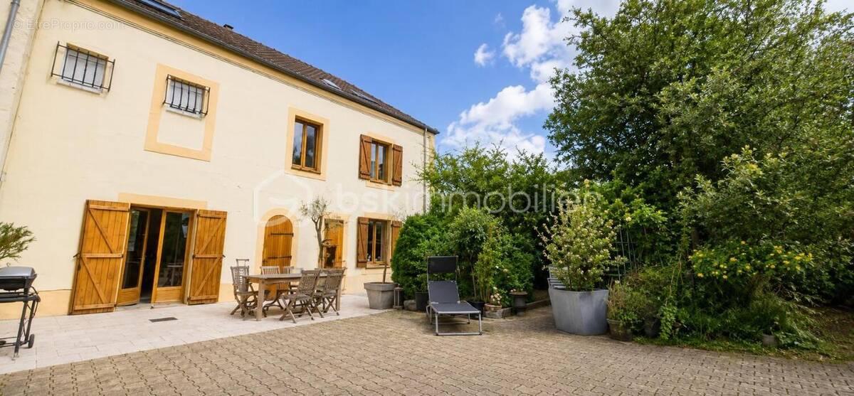 Maison à MENNECY