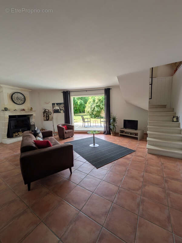 Maison à SALIGNAC-SUR-CHARENTE