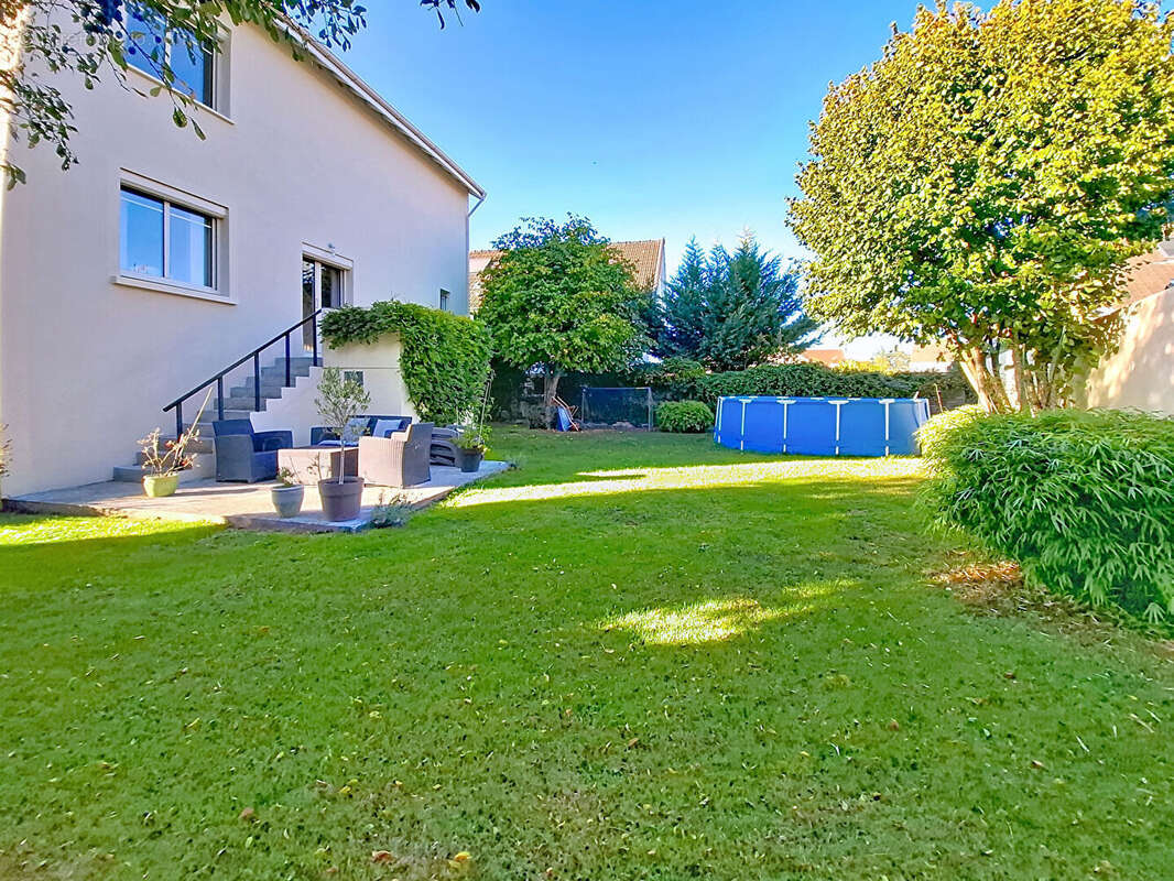 Maison à VILLENEUVE-LE-COMTE